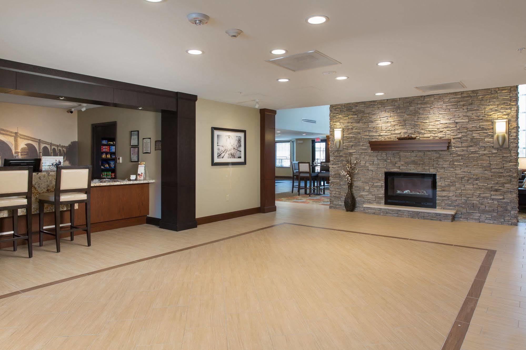 Staybridge Suites Corona South By Ihg Екстериор снимка